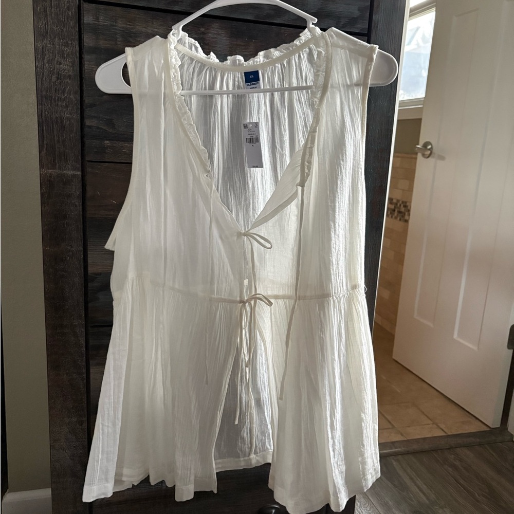Old Navy Cream Sleeveless Top